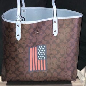 NWOT Coach signature pattern shoulderbag with flag